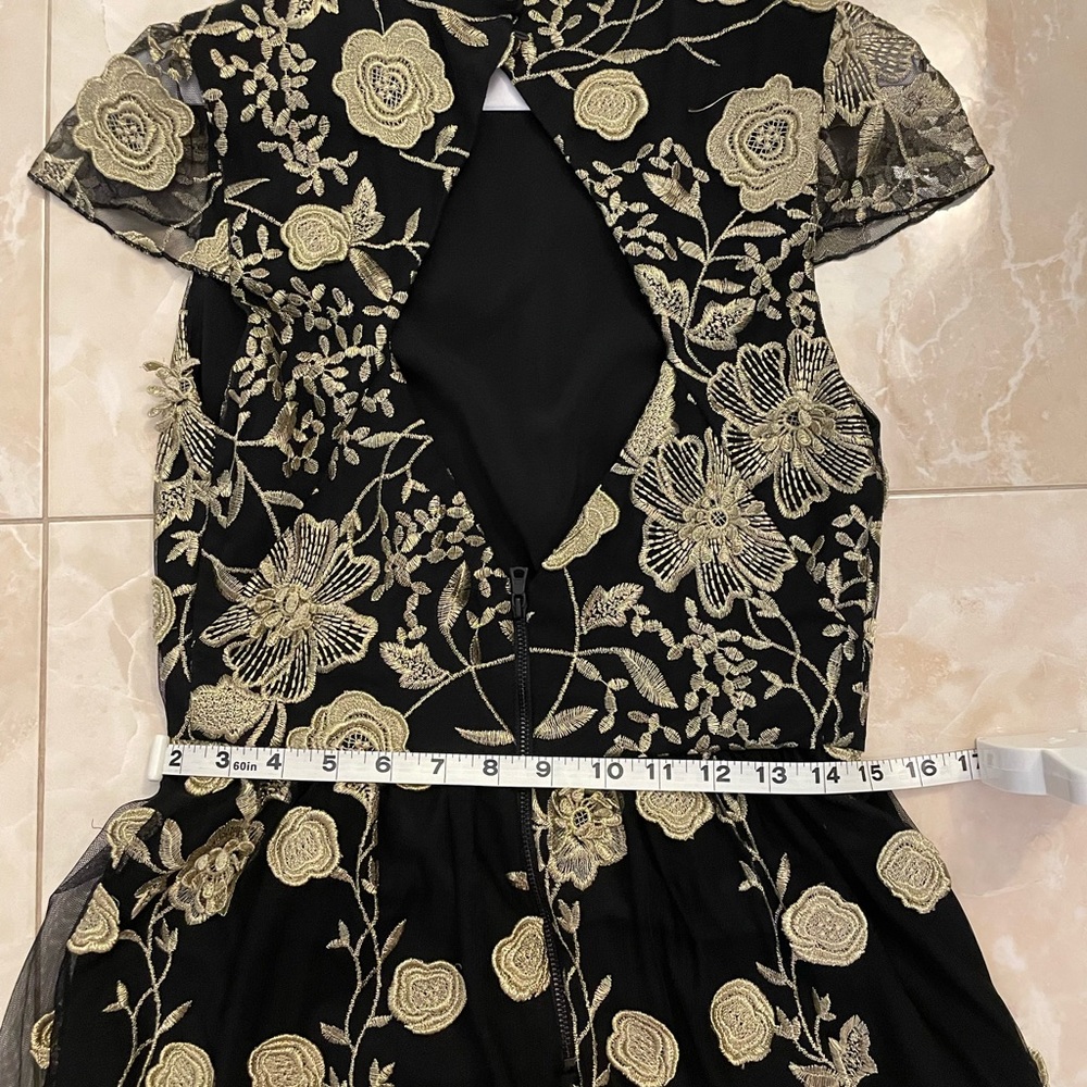 Alice + Olivia Black and Gold Aaliyah Embroidered Gown Formal Dress - Picture 6 of 6